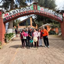 Grupo en el santuario de la mariposa monarca